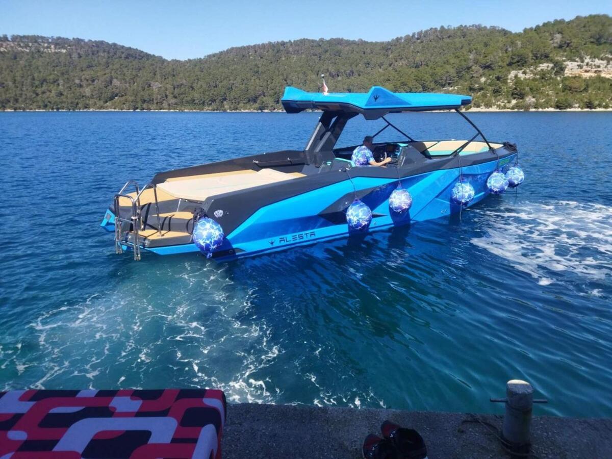 Raptor Botel