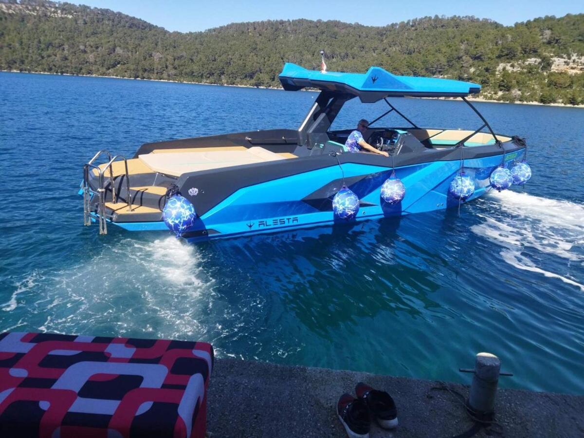 Raptor Botel *
